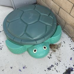 Turtle sandbox and sand