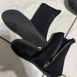 Akona New With Bag Titanium Dive Boots Size 3  Neoprene Zippered