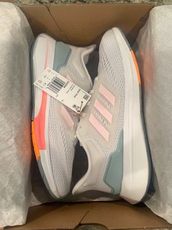 Adidas NWT/ Box Women’s Size 8.5