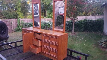 9 Drawer Dresser with Mirrors