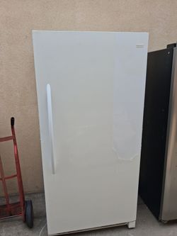 FRIGIDAIRE UPRIGHT FREEZER