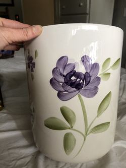Trash bin 🗑 Hand 🖐 painted