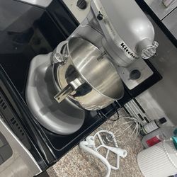Kitchen Aid 5.5 qt Professional Stand Mixer