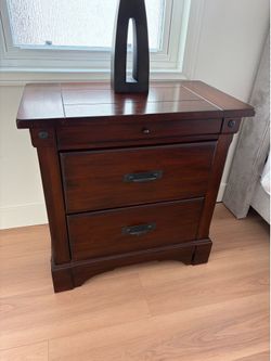 Nightstands (2 available)