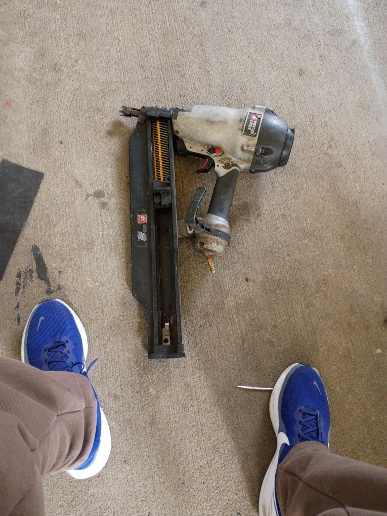 A Good working Used 21 Degree 3 1/2"Full Round Framing Nailer.Portland Cable.Head Nail