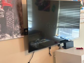 TCL Flat Screen TV Wall Mounted