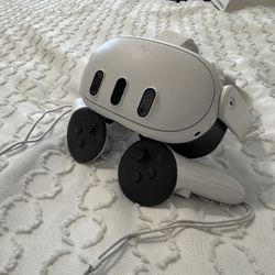 Meta Quest 3, AMVR FC4 Comfort face piece, BOBOVR S3 Pro battery strap headset, VR charging dock