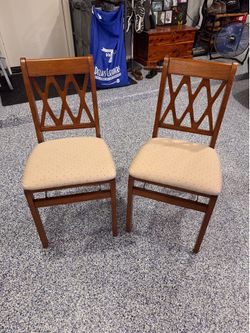 2 upholstered folding chairs