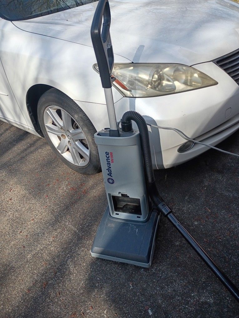Commercial Industrial Vacuum Cleaner!
