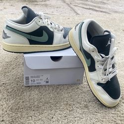 WMNS AIR JORDAN 1 LOW’ JADE SMOKE