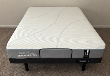 Queen Tempur-Pedic Adjustable Bed + Mattress + Massage + Remote - Excellent Condition