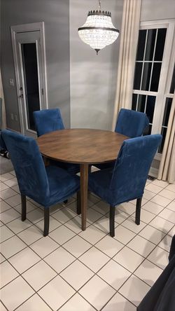 Round Kitchen Table and Four Chairs