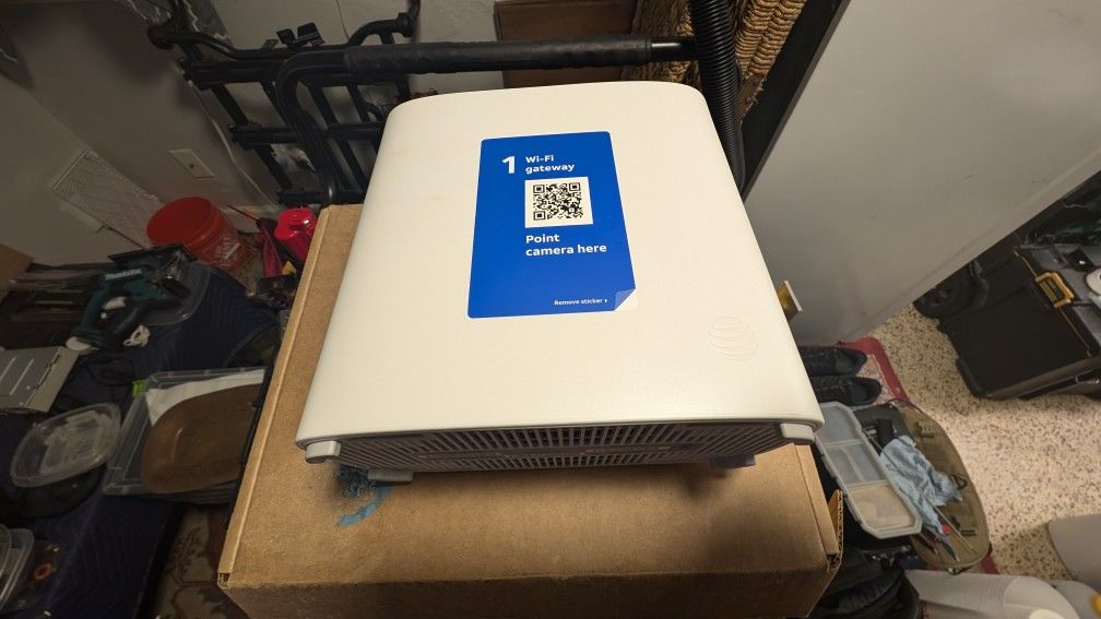 AT&T FIBER GATEWAY Bgw320-500, Wireless & 4 PORT ROUTER