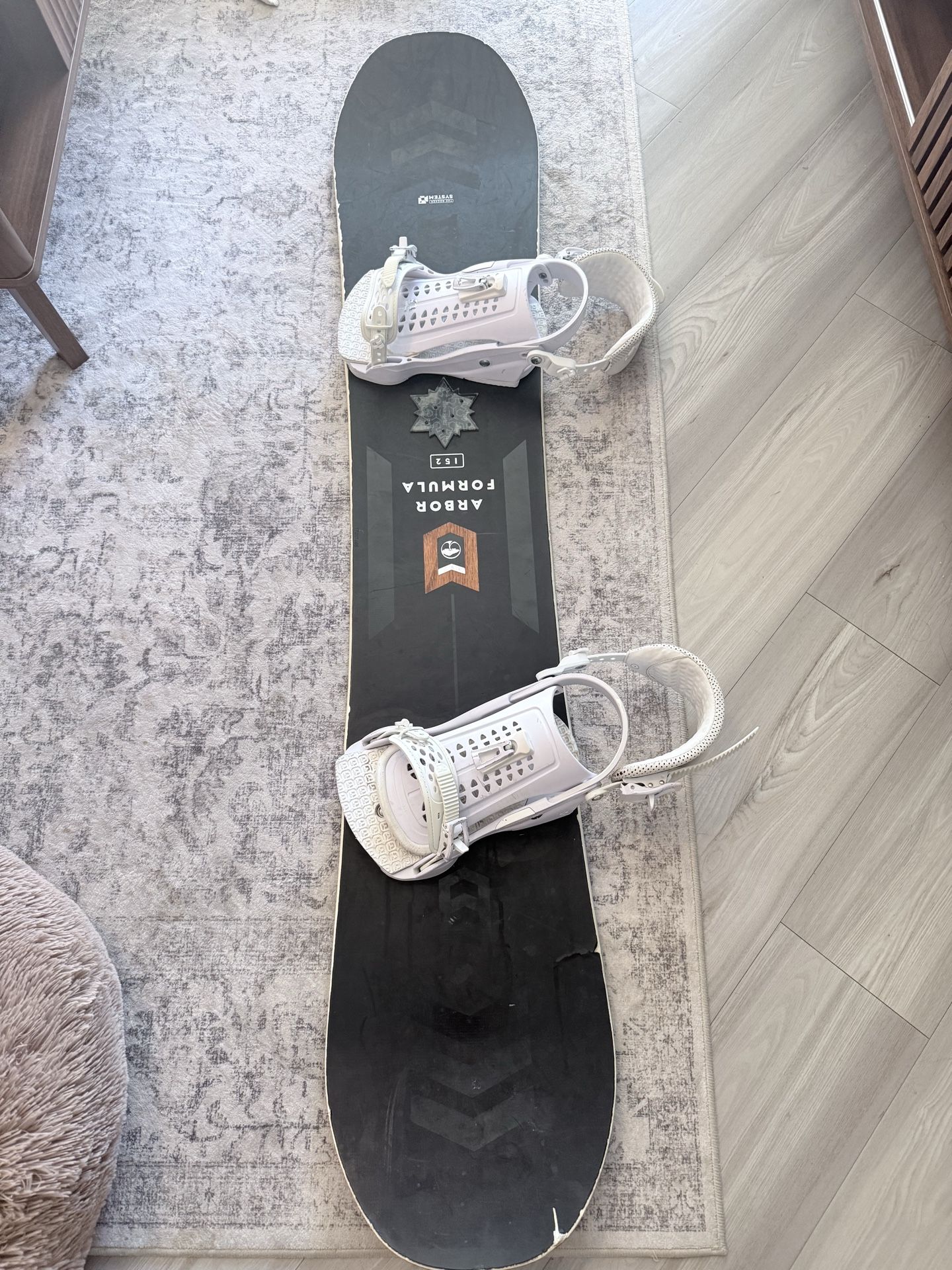 Snowboard / Helmet / Bag