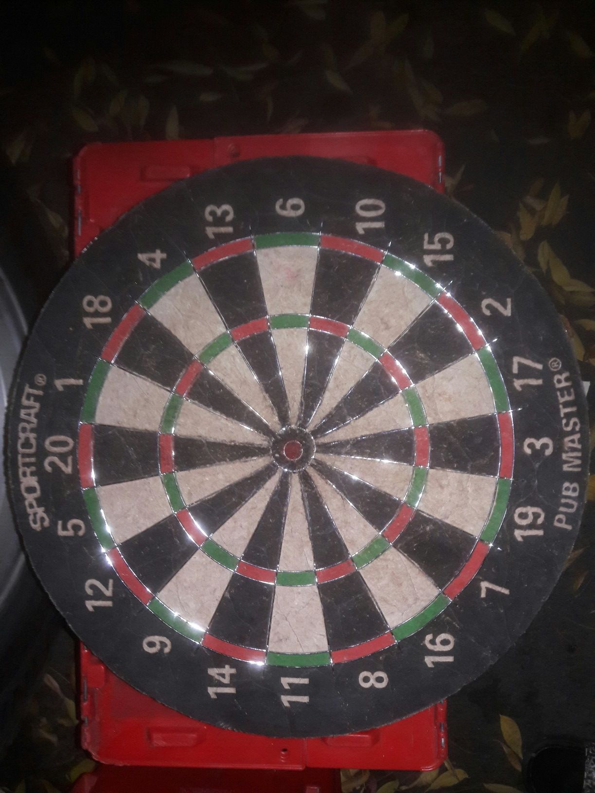Cork board comes with 2 sets of darts