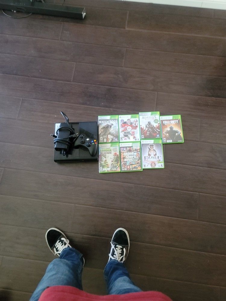 Xbox 360 with controller And Games Included 