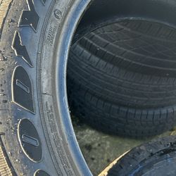 Tire single like new 255/60 R20