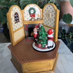 Vintage Handpainted Christmas Music Box Santa Elves 7in Plays Santa Clause is coming to town 