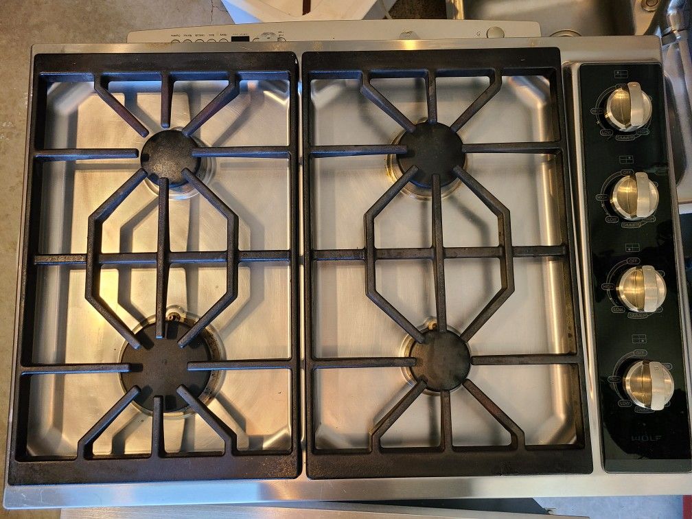 WOLF Gas Cooktop W/ Fan and Blower