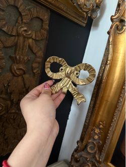 Brass bow hook