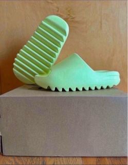 Adidas Yeezy Slide Glow Green HQ6447 Men's Size 4 Brand New