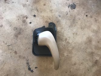 99-04 mustang passenger interior door handle beige
