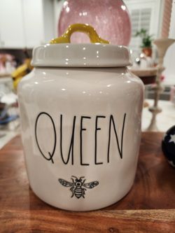Cookie Jar RAE DUNN Queen Bee