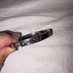 Michael Kors Heritage Silver Bangle Bracelet - MKJX(contact info removed)