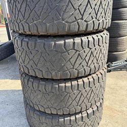 295/70/18 Nitto Set De Tires En Buenas Condiciones De Vida Las 4