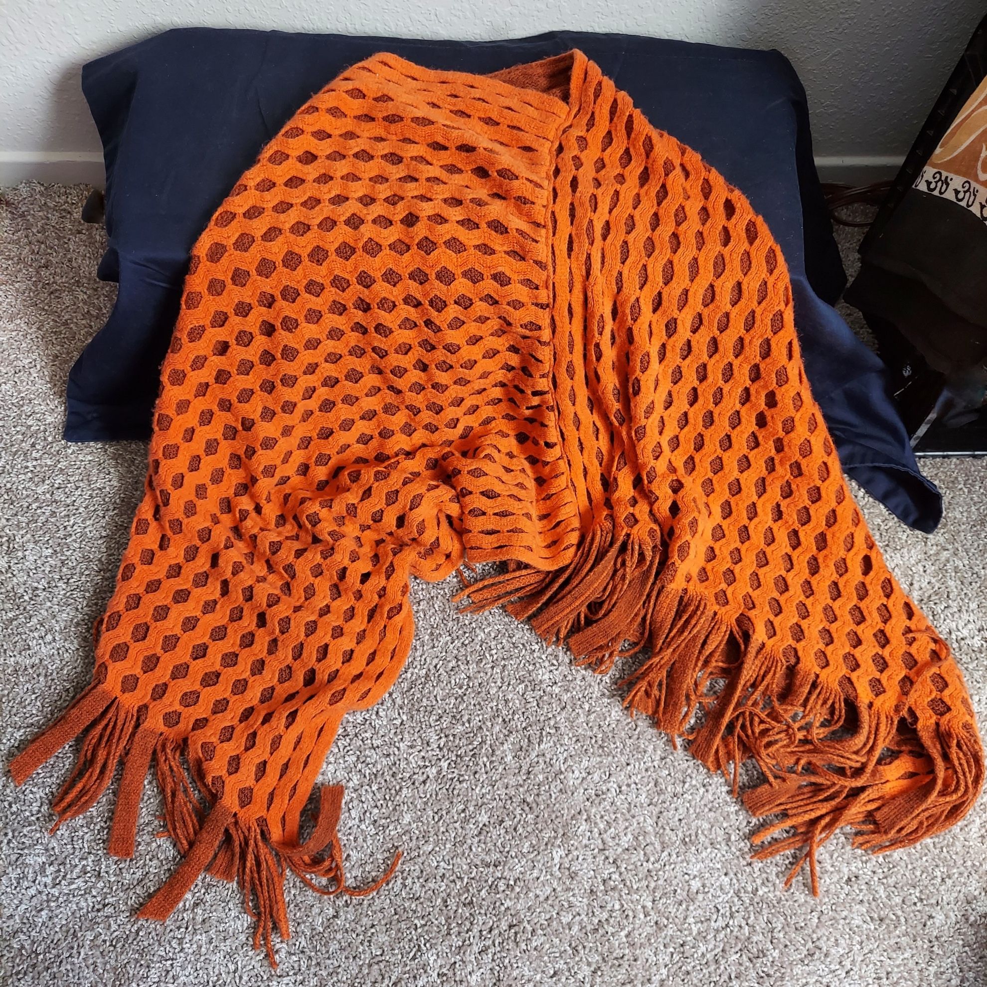 $10 Beautiful Orange Knit Shawl $10