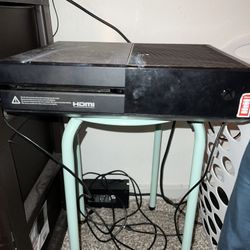 Xbox One 500gb / Comes With 1000 Digital Games