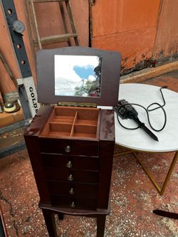 Large jewelry box