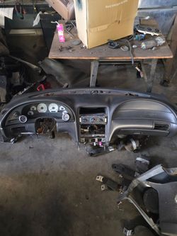 Mustang new edge 99-04 gt black dash complete