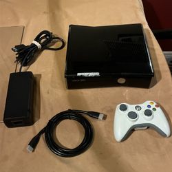 Microsoft Xbox 360 S 1439 250GB Console w/ Cords & Controller Tested
