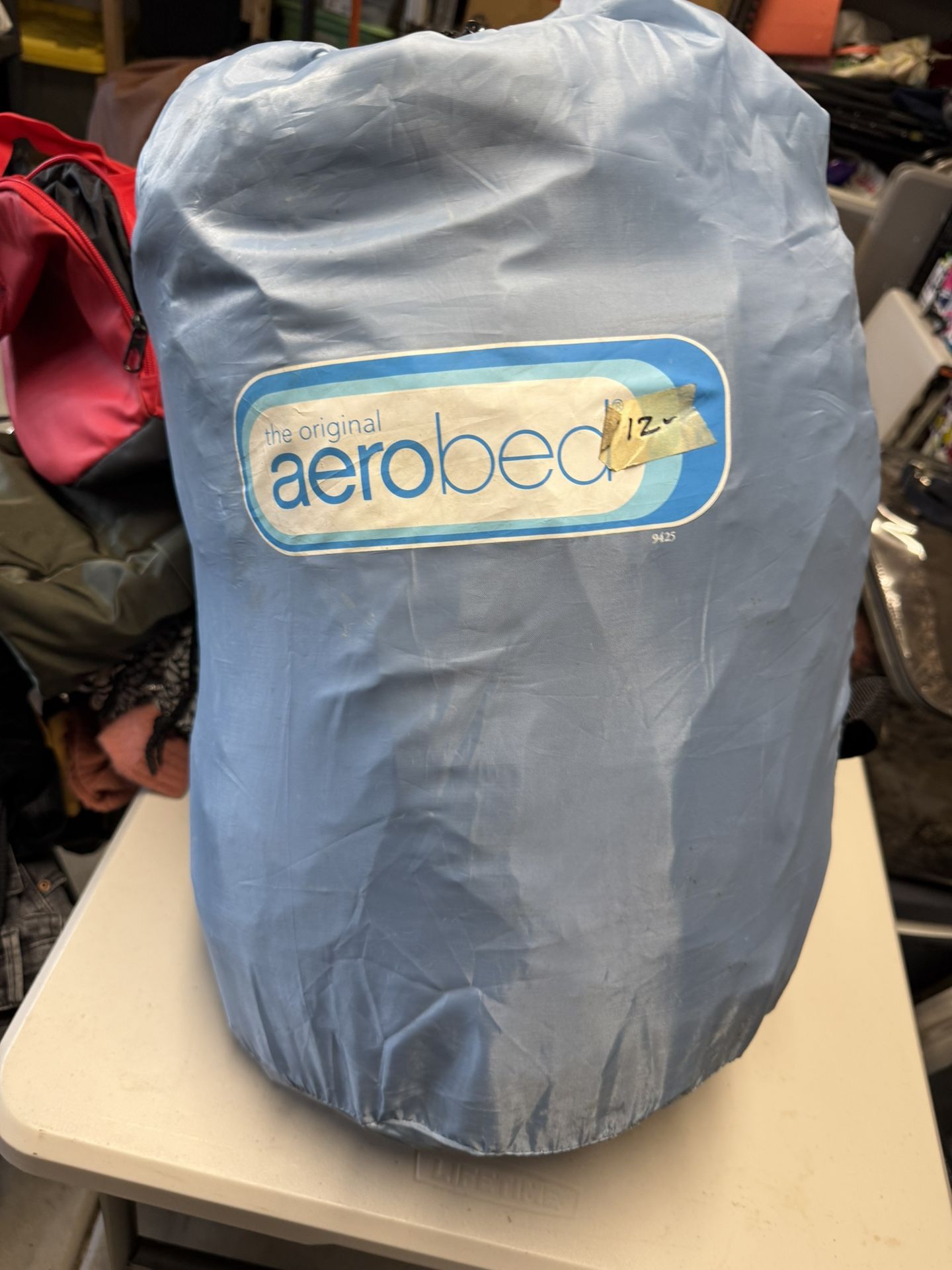 Full Size Aerobed Built In Air Pump. Comes With Remote To Inflate And Deflate
