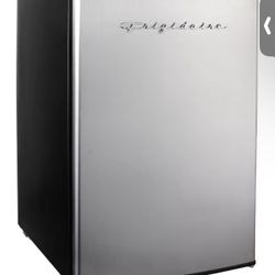 Frigidaire, 4.5 cu ft Refrigerator, Stainless Steel Door, Platinum Series