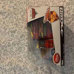 Disney Store Chase Edition Souvenirs Piston Cup Mater