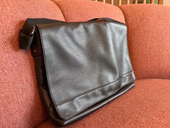 Kenneth Cole Reaction Flapover 15" Laptop Bag Black