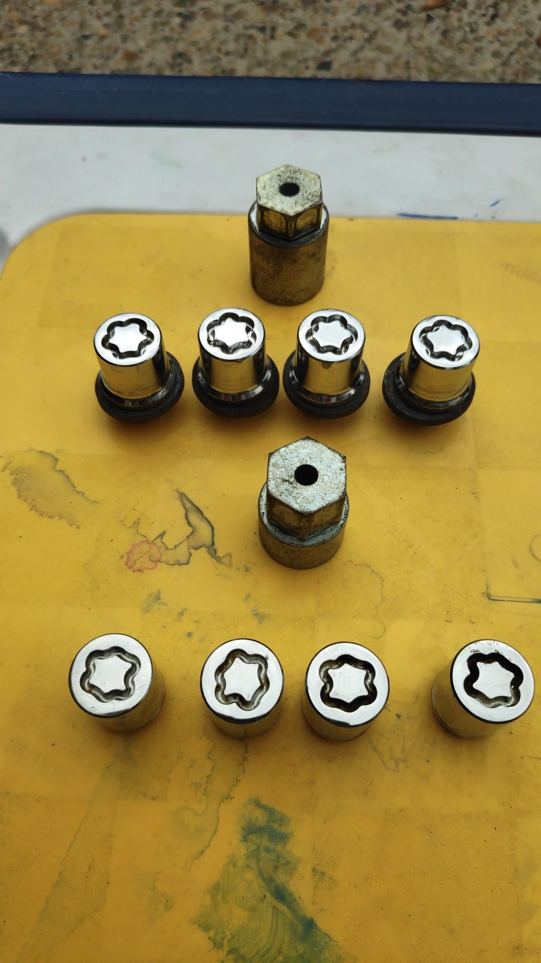 Toyota Mazda Mitsubishi wheel locks.