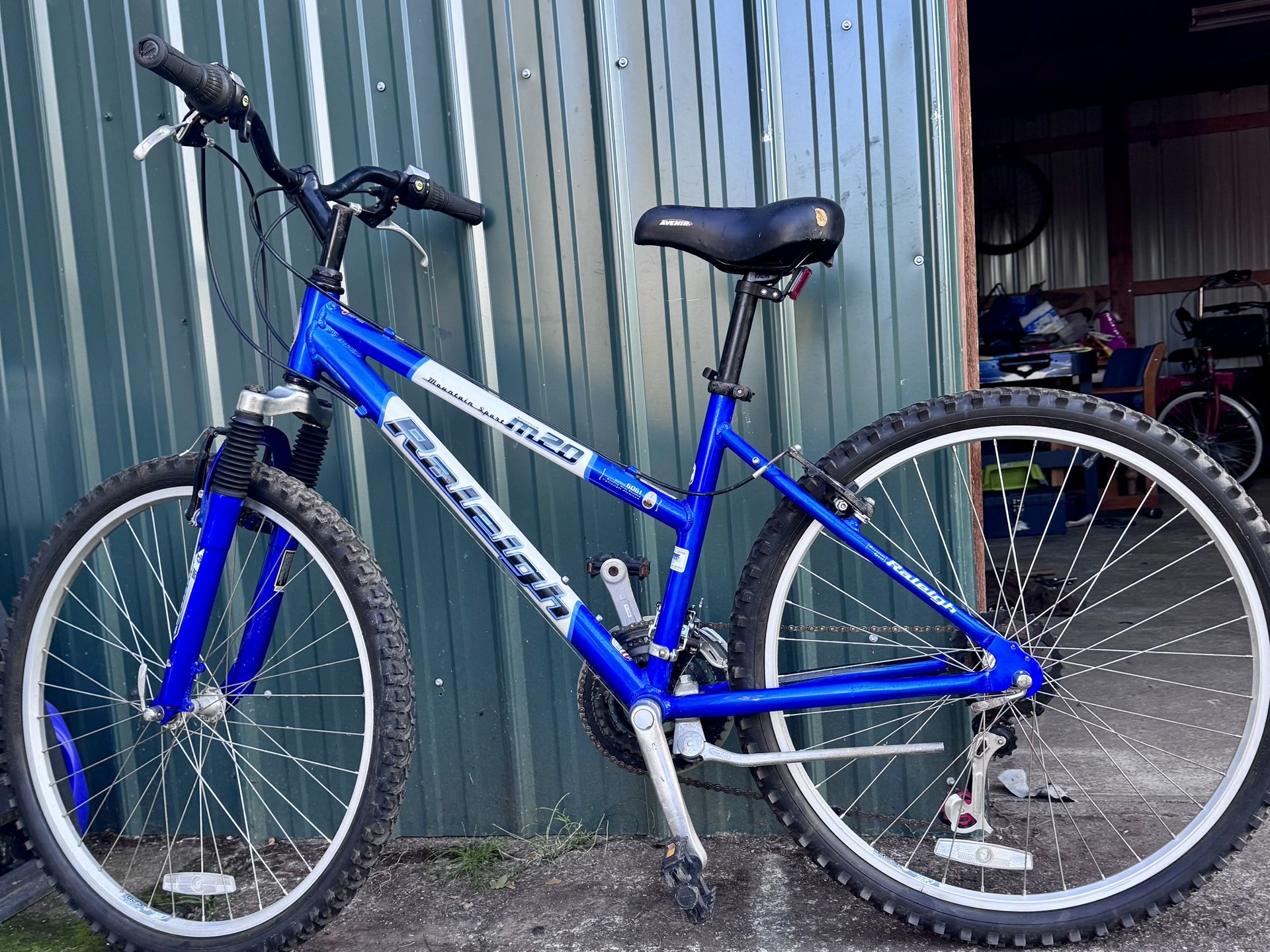 Aluminum mountain bike 26”