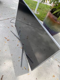 LARGE Samsung Smart TV hdmi with new remote