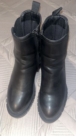 Womens  Black boots size 7