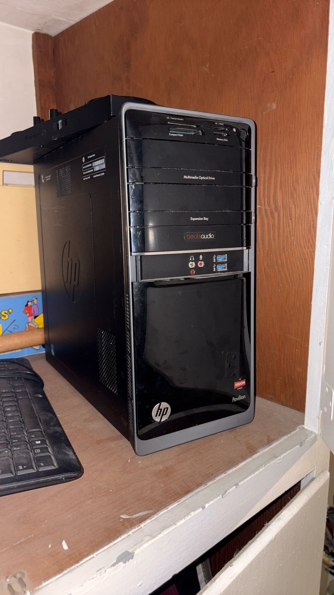HP Pavilion Desktop w/ BEATS