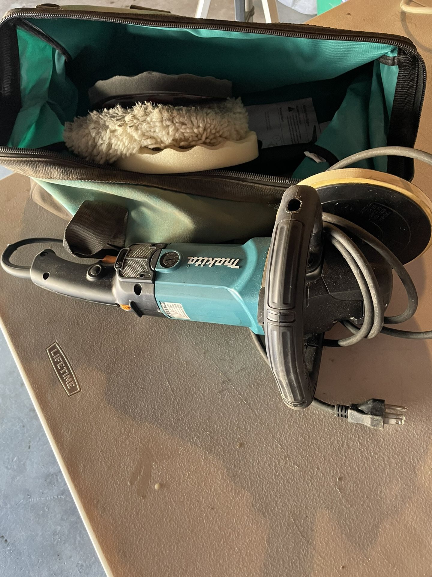 Makita Buffer Machine