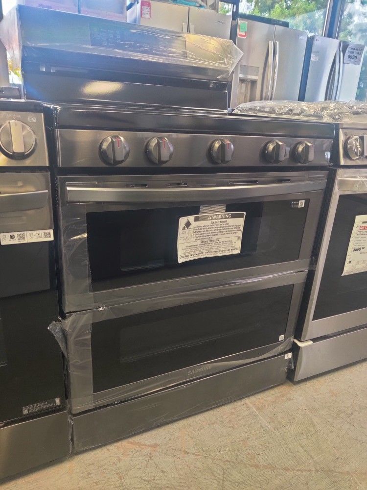 New Samsung
30 in. 5-Burner Freestanding Smart Double Oven Gas Range in Fingerprint Resistant Black Stainless Steel with Air Fry