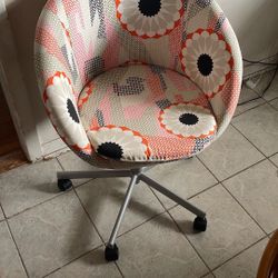 Swivel Rolling Chair