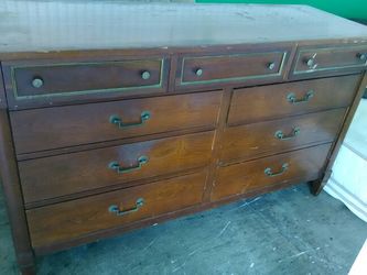 Dresser w/ 9 drawers wood