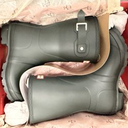 Hunter Womens Original Short Boot in Dark Olive Size 7 Brand New In Box
