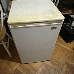 Avanti Mini Fridge