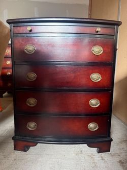 Title: Vintage Bombay Company Curved Front Dresser – 5 Drawers